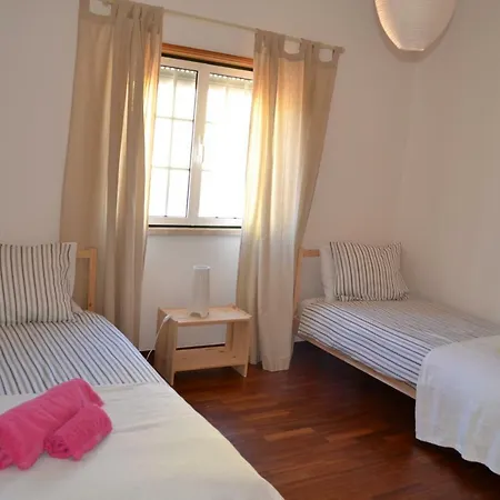 Yellow House Ericeira Casa de Férias Santo Isidoro