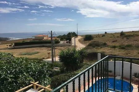 Casa de Férias Yellow House Ericeira *