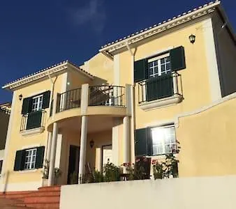 Dom wakacyjny Yellow House Ericeira
